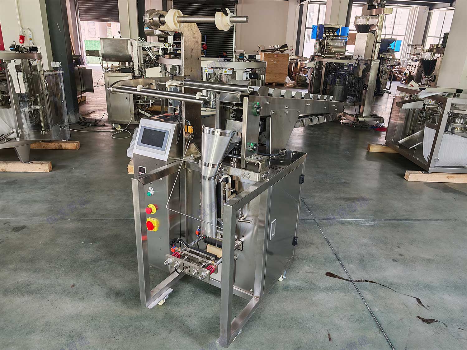 链斗式包装机采用一体化小立式机身设计